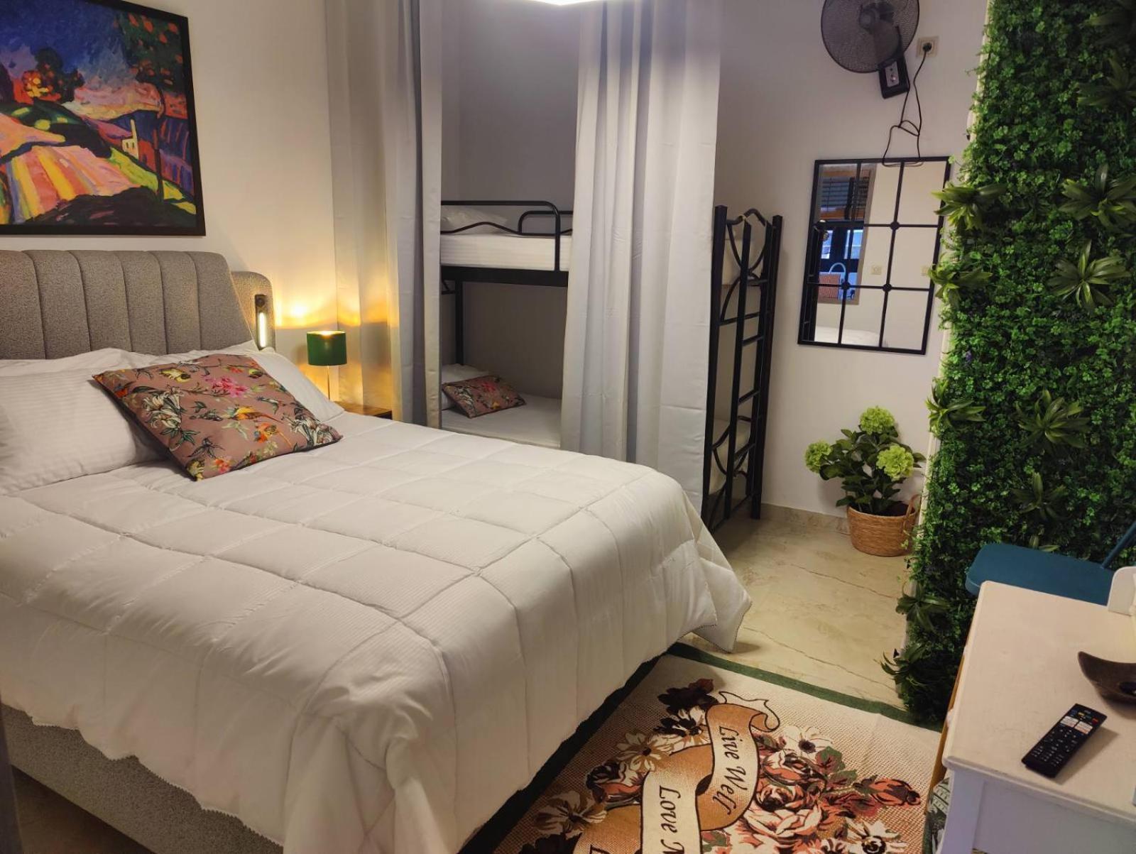 Vintage Lux Homes Vrasná Екстериор снимка